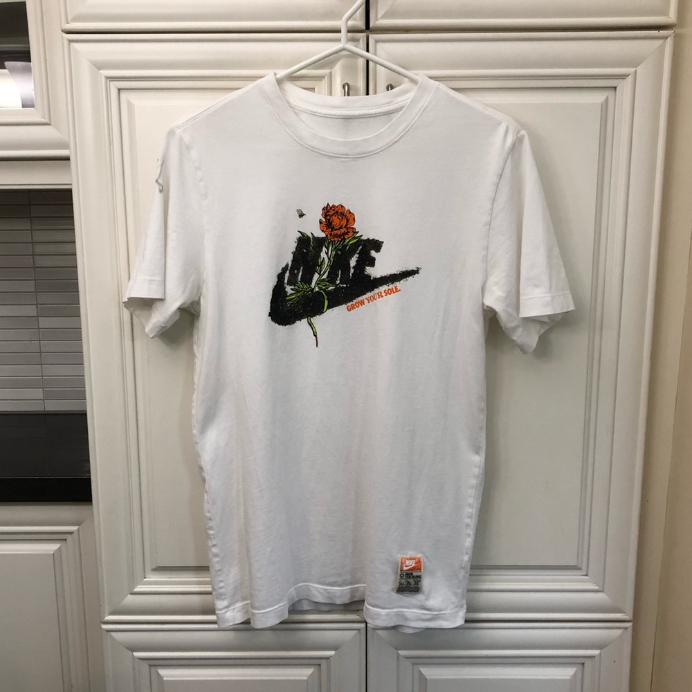 Nike Grow Your Sole men’s graphic t-shirt